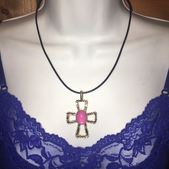 🆕Gold & pink pendant cross on leather necklace - Picture 2 of 8